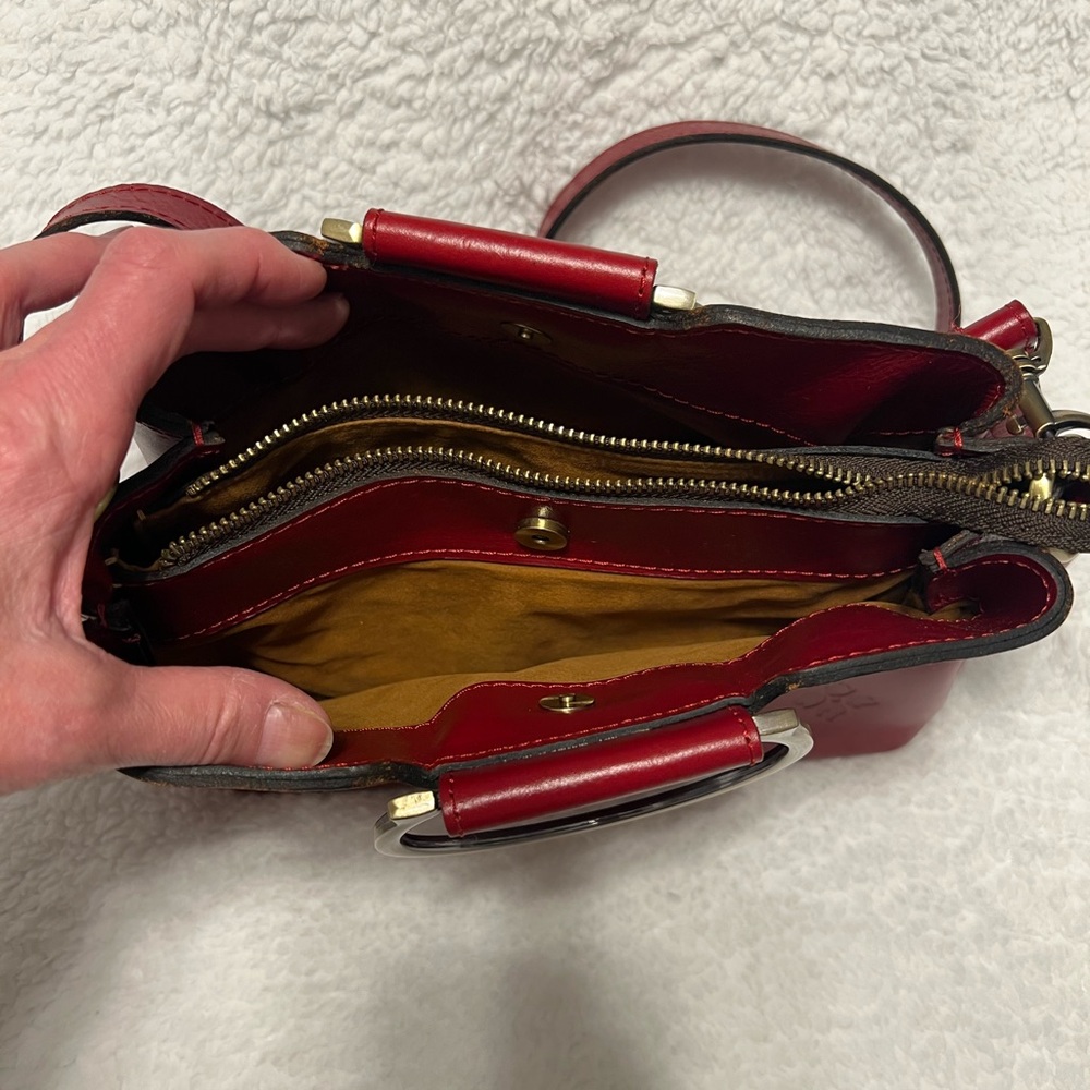 Elegant Red Leather Handbag - Picture 3 of 7